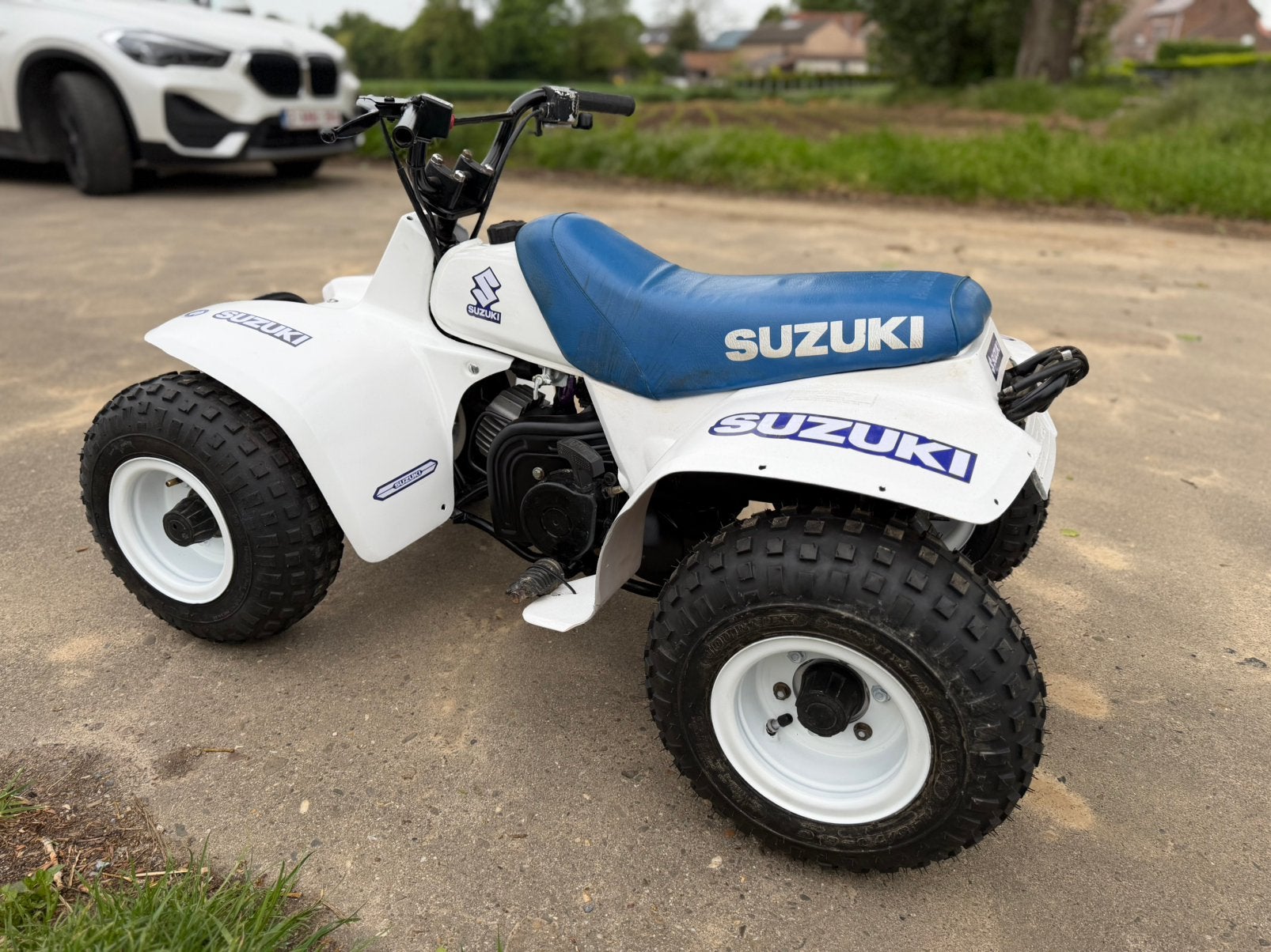 Suzuki lt50, Motos