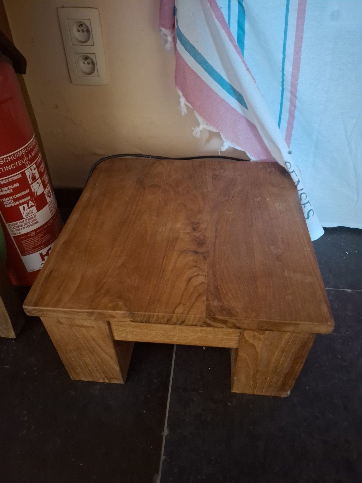 Kleine teaken tafeltje, Ophalen