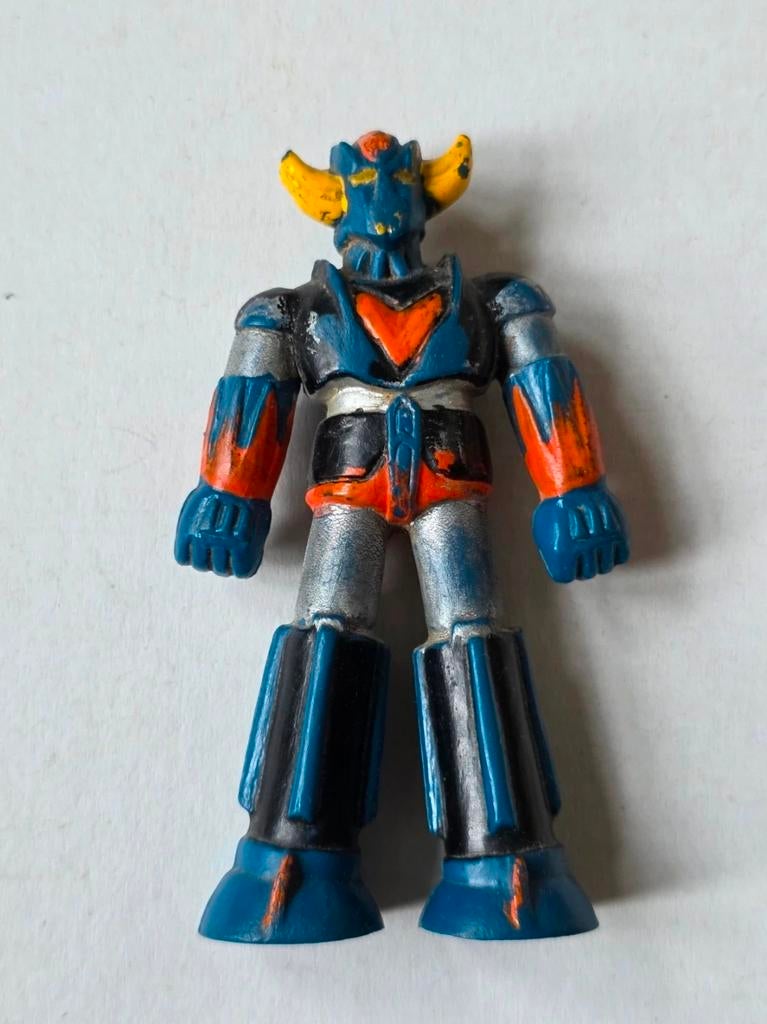 -Figurine Goldorak 1978. Cette figurine est vendue en l'état