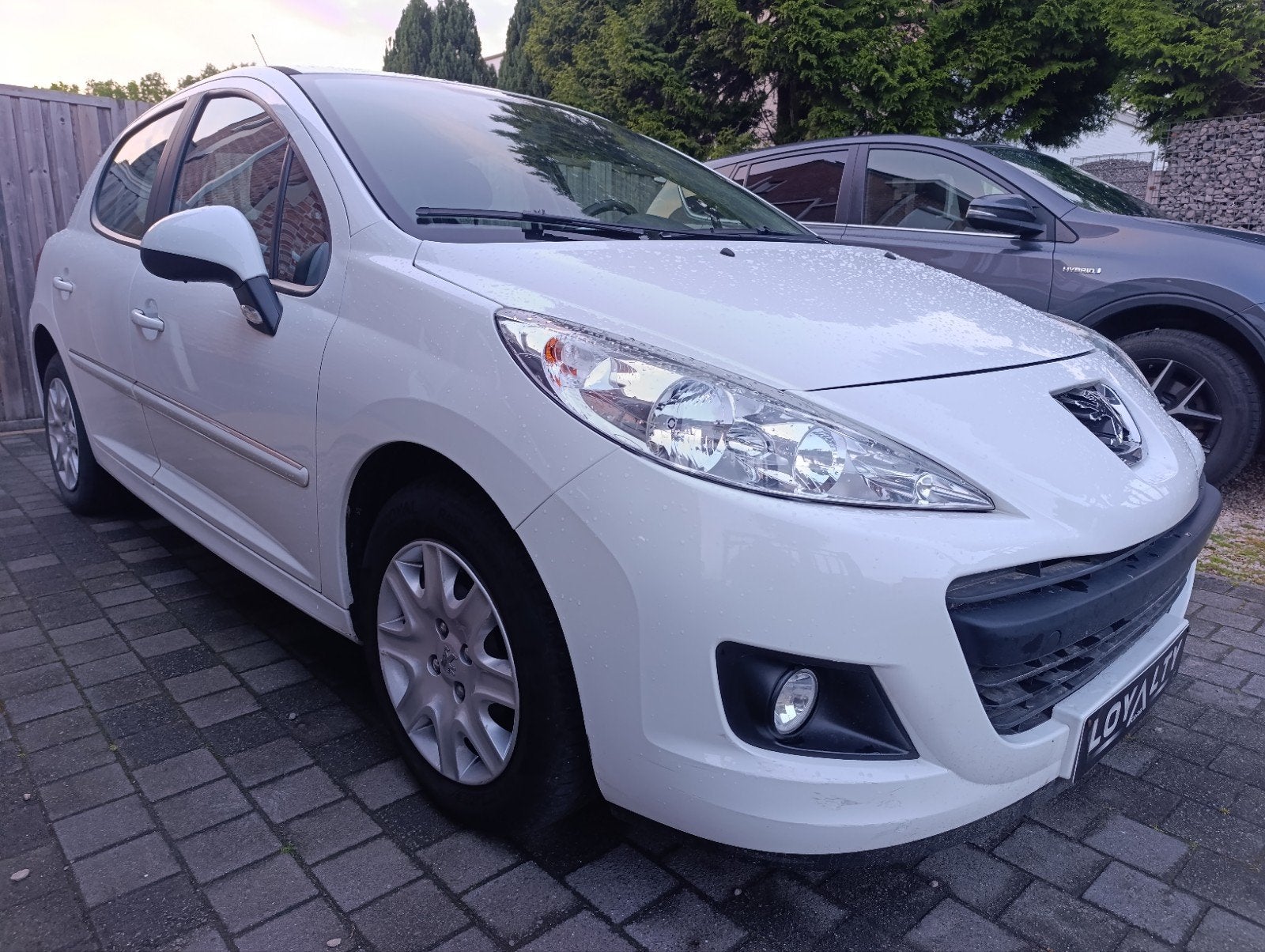 Peugeot 207+ Facelift | Airco! | 2013 | Blanco Gekeurd, Auto's, Voorwielaandrijving, Euro 5, Stof, Zwart