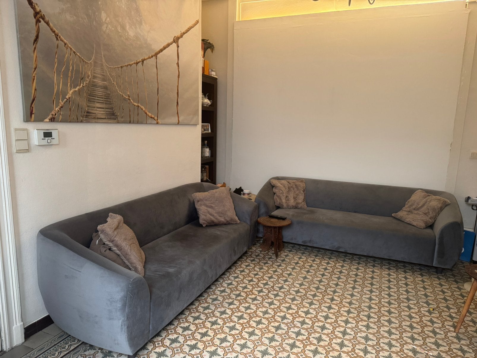 2 identieke  driezit sofa’s, Huis en Inrichting, Ophalen of Verzenden, Zo goed als nieuw, Stof, Strak modern
