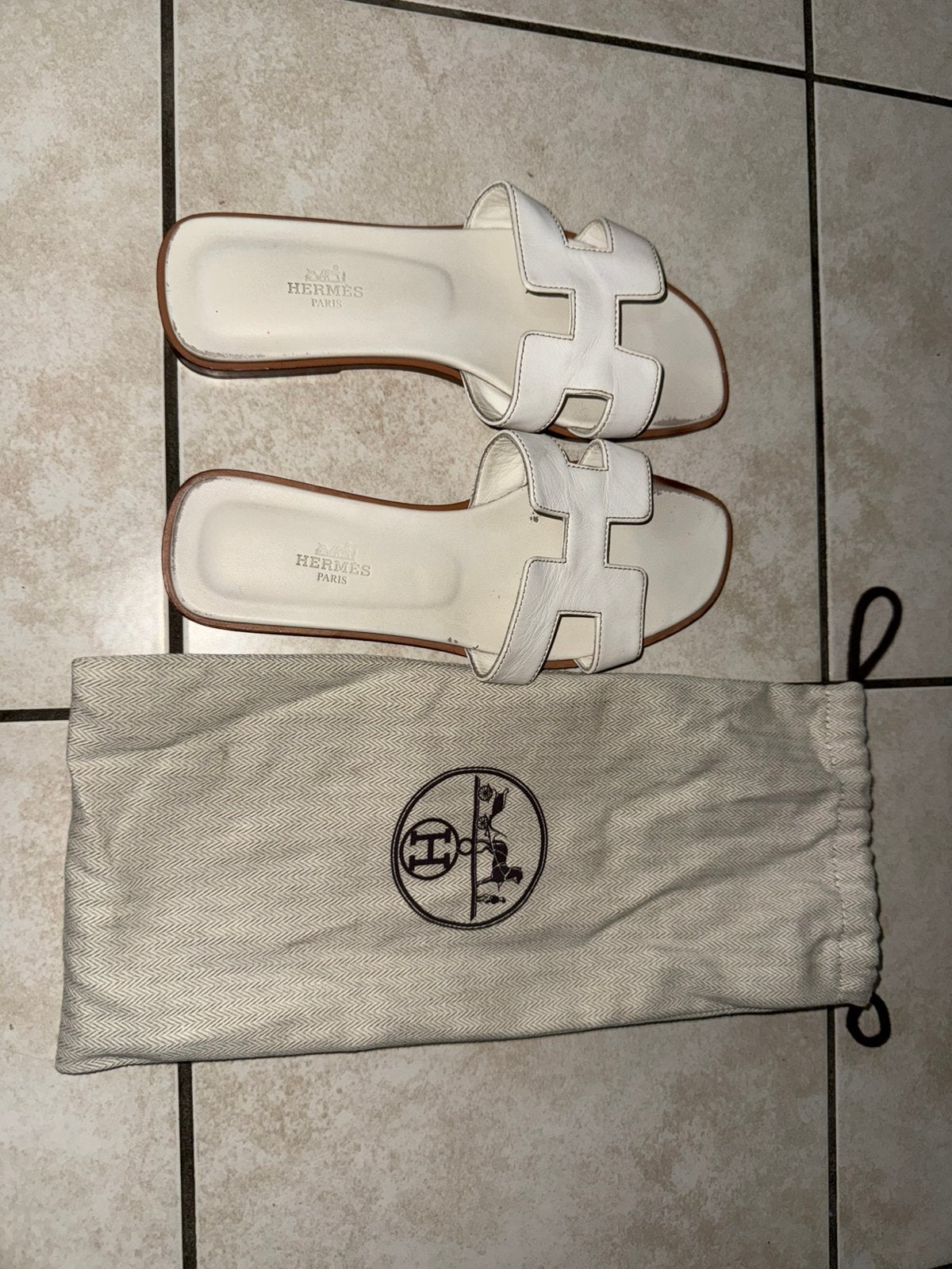 Chaussure hermès taille 38, Enlèvement, Porté, Blanc