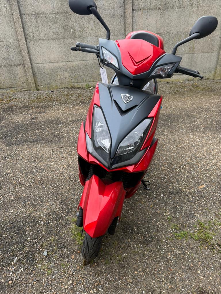 Brommer B class, Fietsen en Brommers, Scooters | Peugeot, Ophalen of Verzenden, Zo goed als nieuw