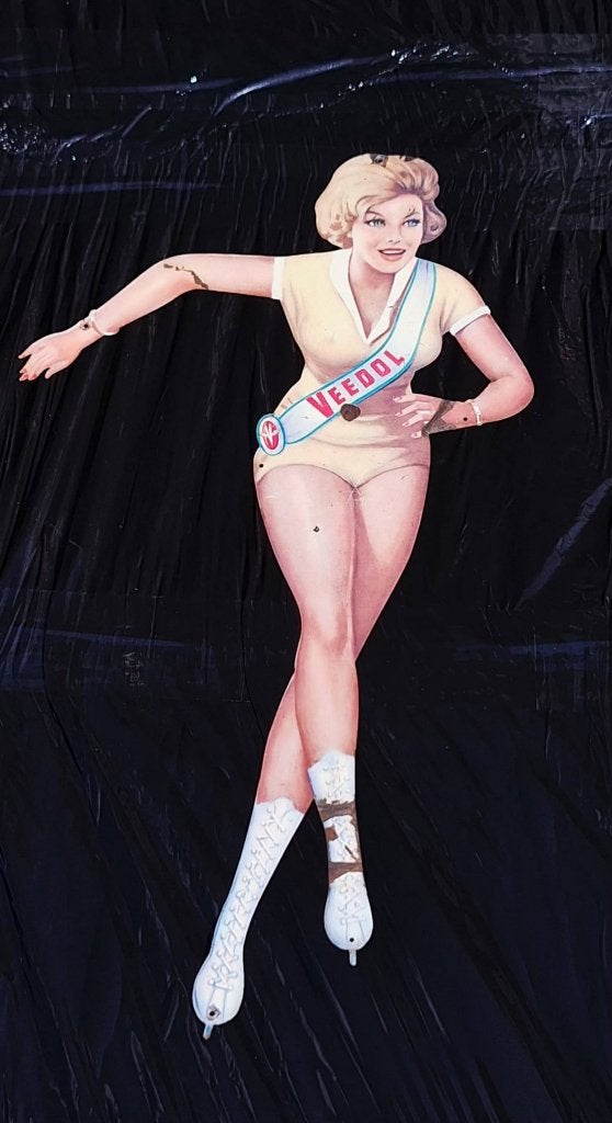 Vintage Veedol pin up girl, olie reclamebord️., Verzamelen, Ophalen of Verzenden, Gebruikt, Reclamebord