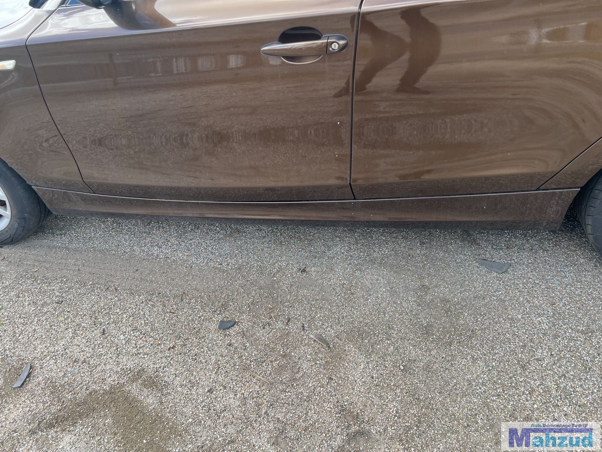 Bas de caisse gauche marron B09/8 pour BMW S rie 1 E87 (2004, Petuelring 130
80788  Munich, DE, Info@bmw.de, Utilisé, BMW