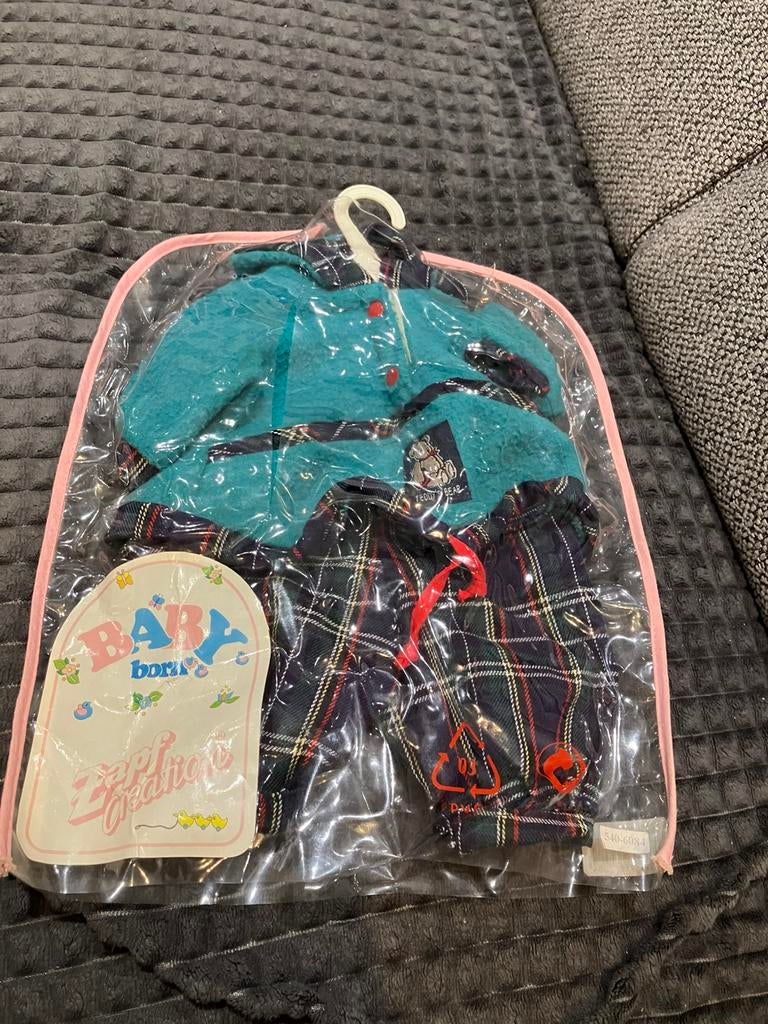 Vintage kledijset + kapstok en hoes baby born voor pop 43 cm, Ophalen of Verzenden, Zo goed als nieuw