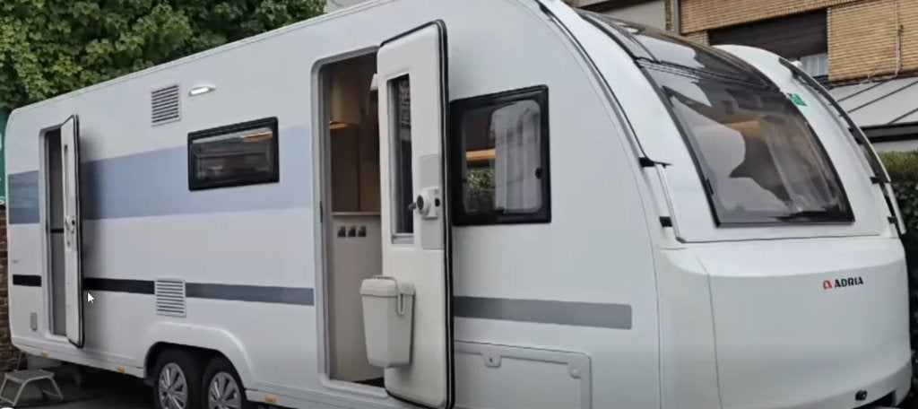 Adria 673 PK (2022), Caravanes & Camping, Caravanes, Réfrigérateur, Lit fixe, Particulier, Adria