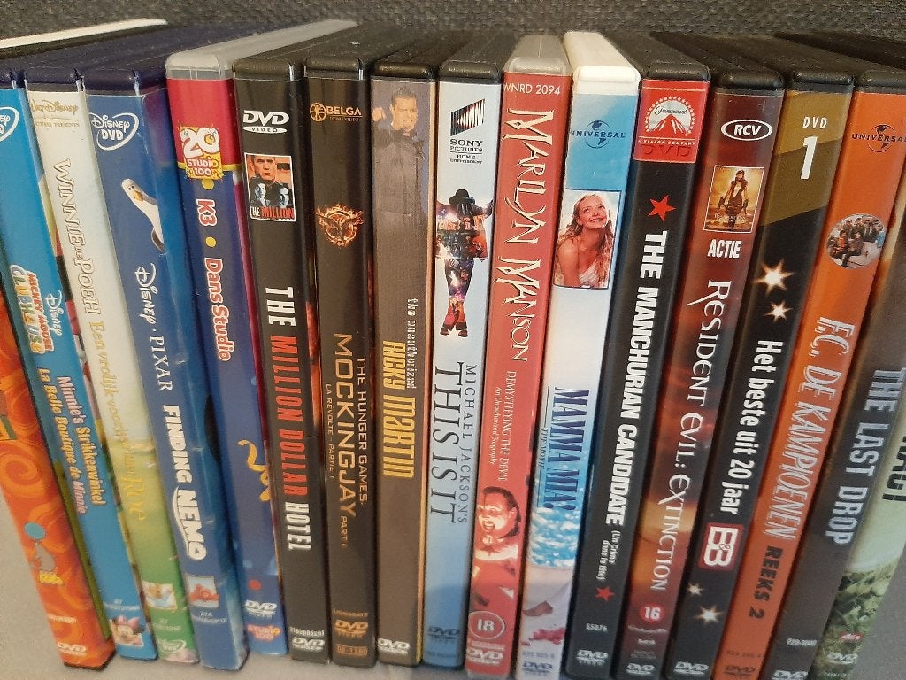 Grand paquet dvds à vendre / vendre séparément, Enlèvement ou Envoi