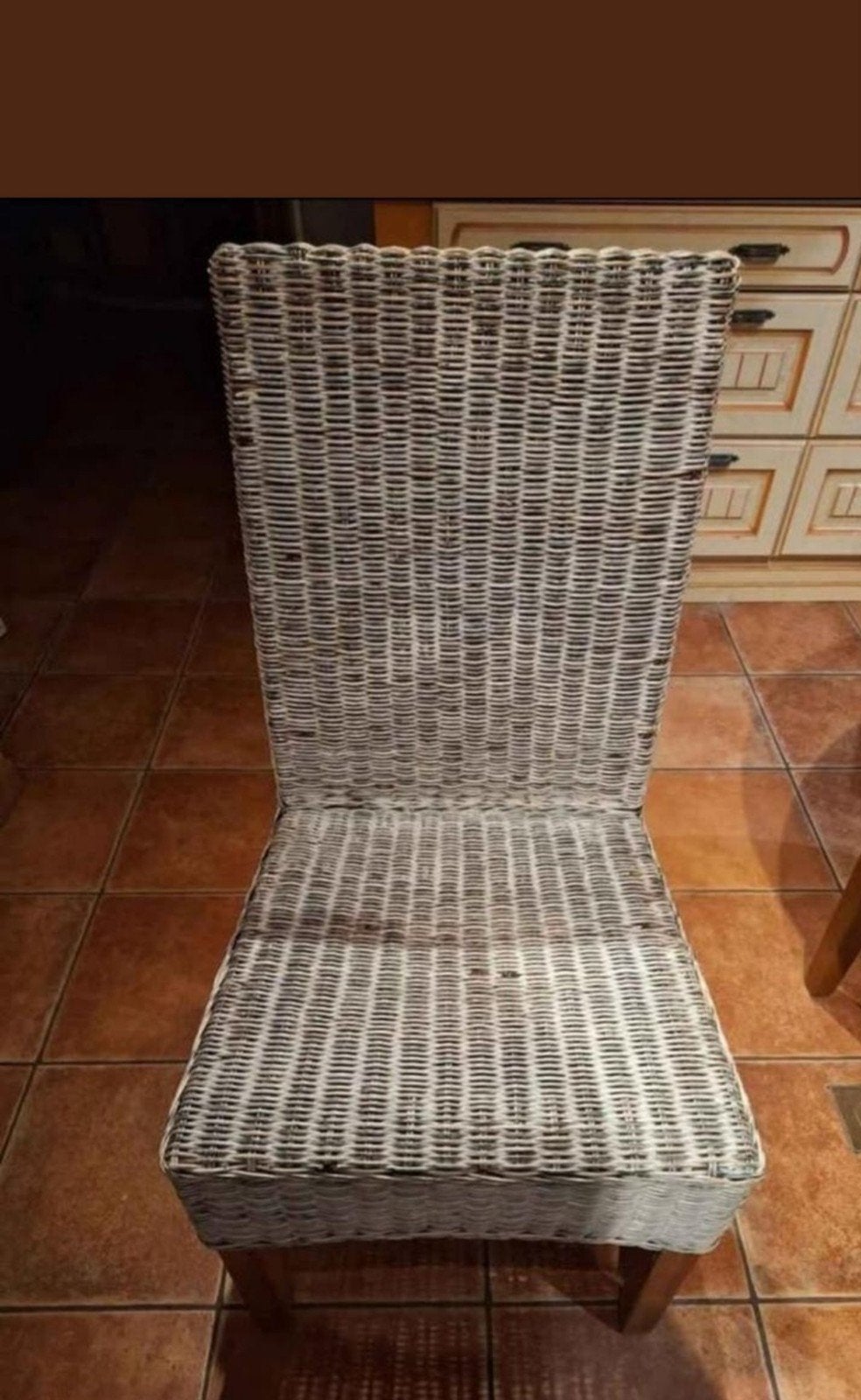 Chaises en rotin, Enlèvement