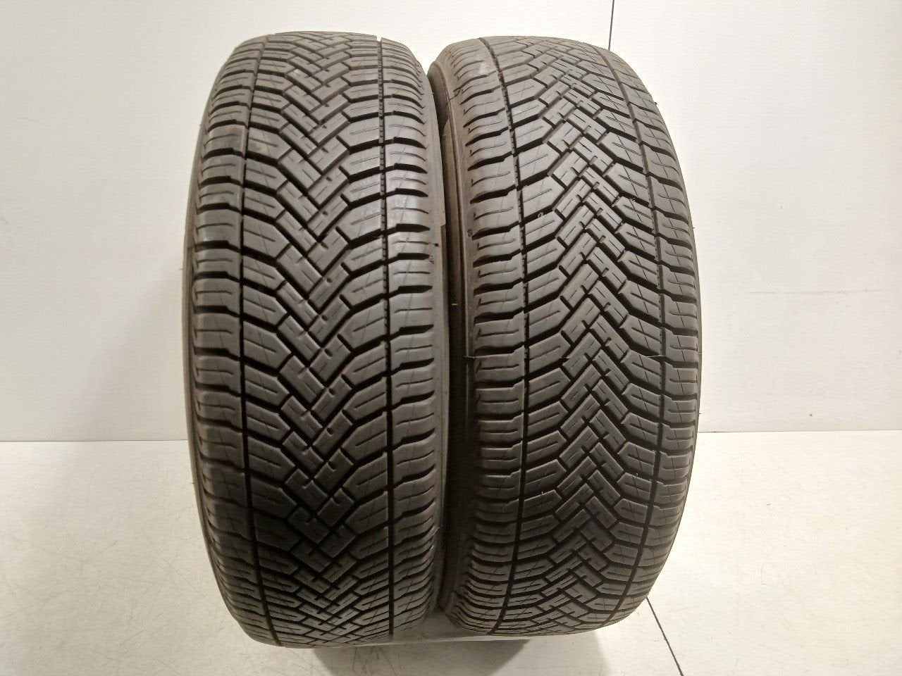Bandenset 2 stuks 4-Seizoenen 195 65 R15, Autos : Pièces & Accessoires, Van der Ven Autorecycling B.V., Pneus hiver, Ettenseweg 76, 4706 PB Roosendaal, The Netherlands