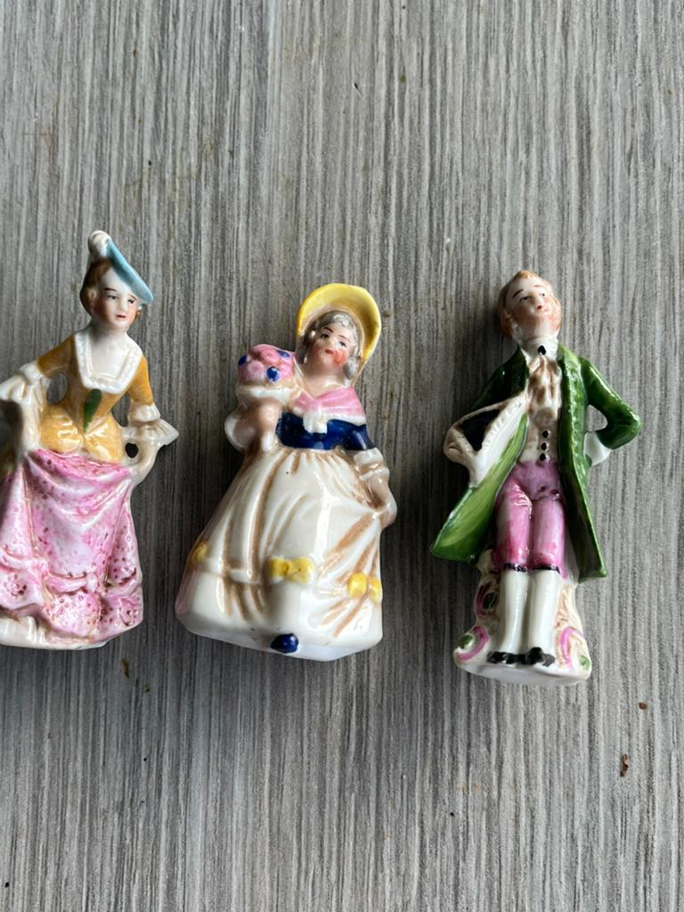 Set porselein beeldjes, Ophalen