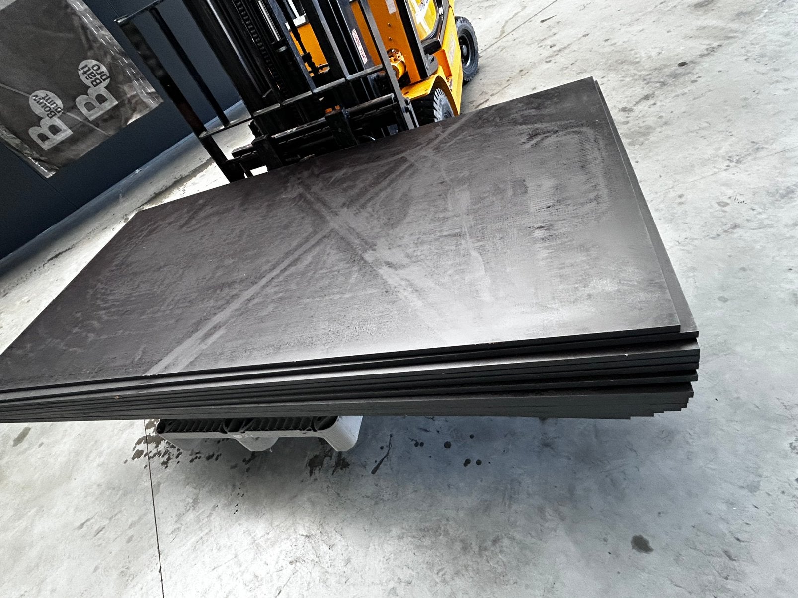 Betonplex 250x 125x 1,8 duroform 17 st, Ophalen, Zo goed als nieuw, Betonplex