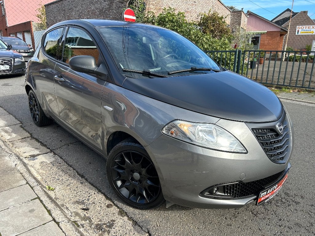 Lancia Ypsilon 1.2i Fire Evo II 1ST PROP MOMODESIGN GAR.1AN, Auto's, Voorwielaandrijving, Zwart, 4 cilinders, https://public.car-pass.be/vhr/404c38df-cb61-439f-88f6-6c3958391220