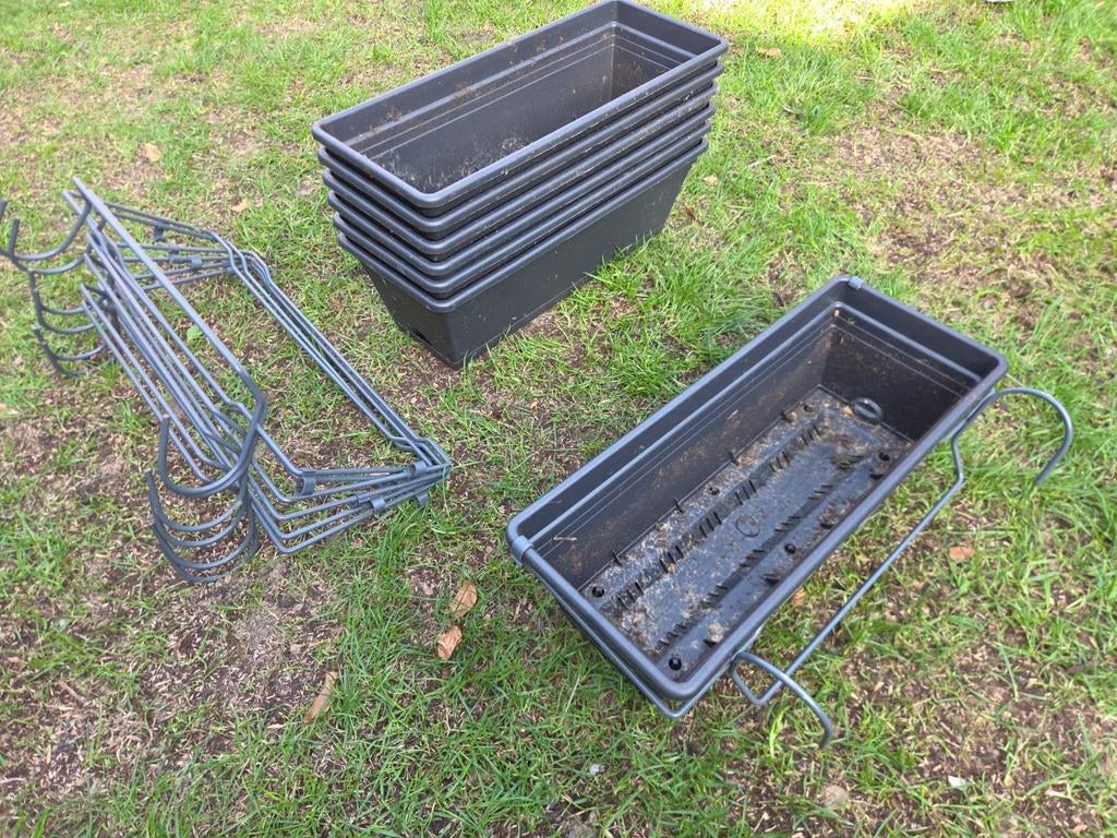 7 pvc bloembakken met hangijzer, Ophalen