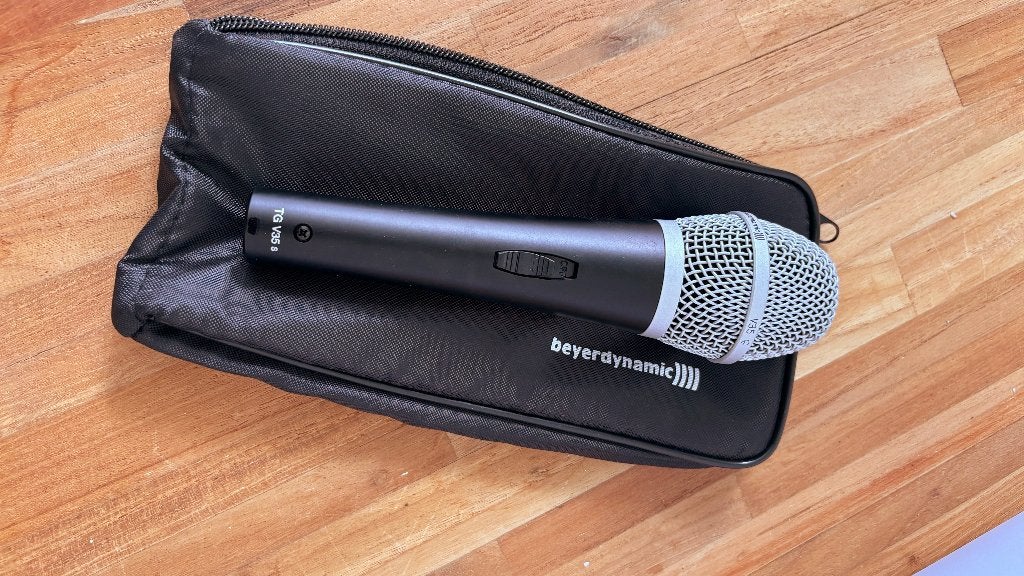 Micro Beyerdynamic + pied + cable, Musique & Instruments, Enlèvement, Comme neuf, Micro chant