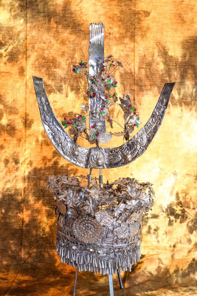 Traditionele hoofdtooi van de Miao minderheid, Antiek en Kunst, Kunst | Niet-Westerse kunst, Handgemaakt, Overige typen, Overige materialen