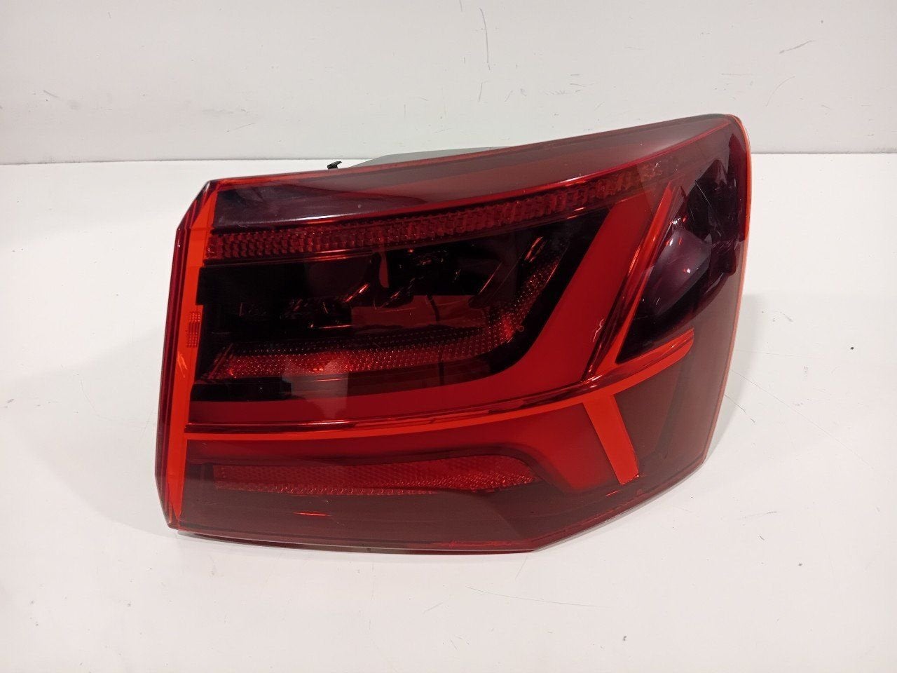 Achterlicht carrosserie rechts Audi A6, Onderdelen@venauto.nl, Van der Ven Autorecycling B.V., Gebruikt, Ettenseweg 76, 4706 PB Roosendaal, The Netherlands