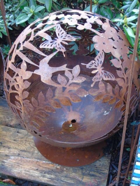 roestige metalen vuurkorf voor op het terras, vlinders, Tuin en Terras, Ophalen, Nieuw, Vloer, Draaibaar