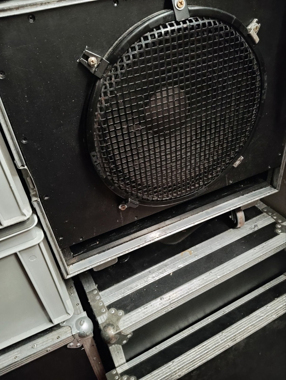 basskasten 2x volledig in flightcase met rcf woofers 15 inch, Audio, Tv en Foto, Ophalen