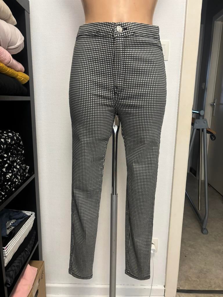 Pantalon Bershka neuf, Enlèvement ou Envoi, Neuf, Taille 34 (XS) ou plus petite, Longs