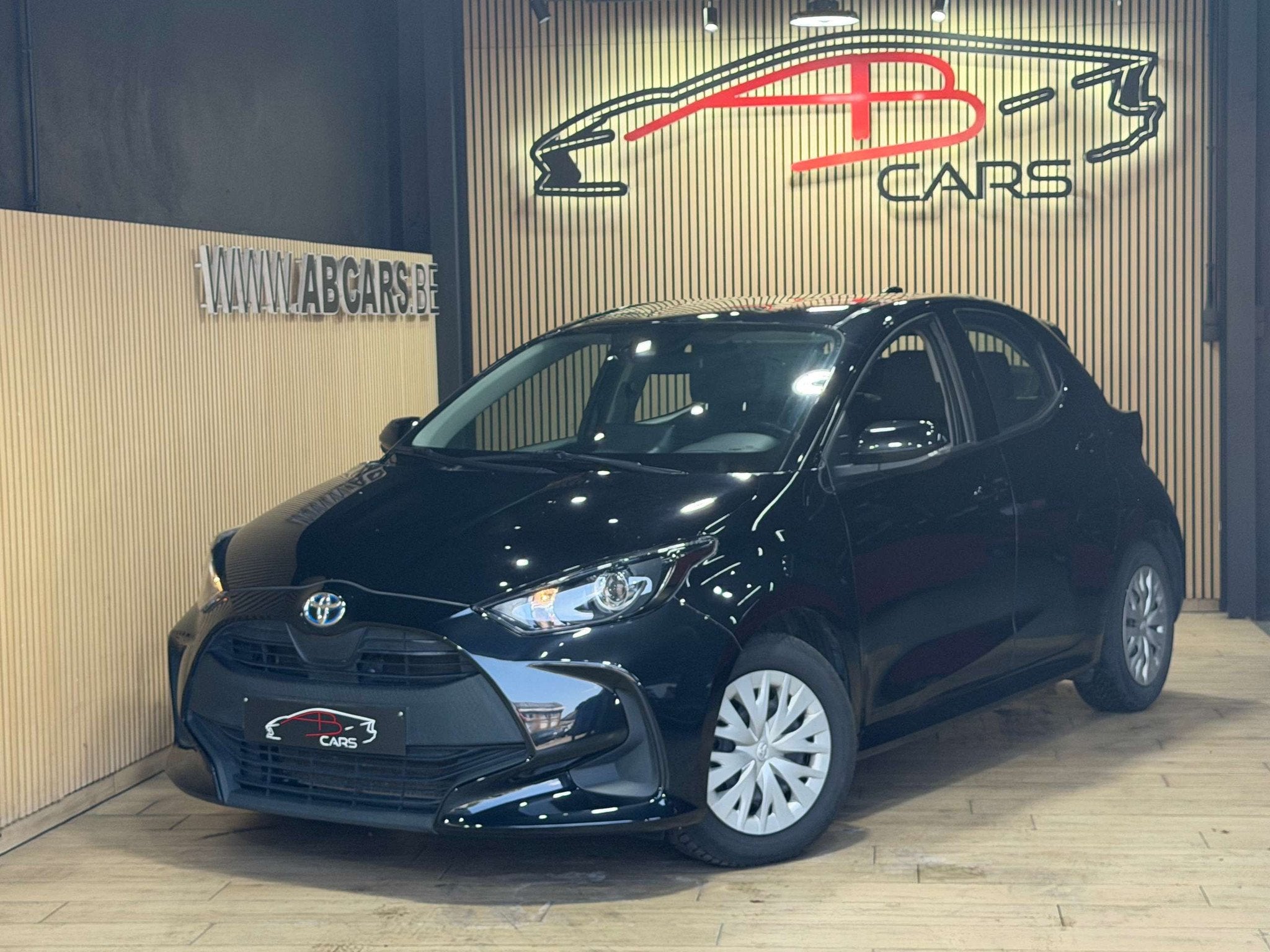 Toyota Yaris HYBRID * ESSENCE 1.5I * BOITE AUTO * GARANTIE 1, Auto's, Toyota, Automaat, Stof, Gebruikt, Zwart