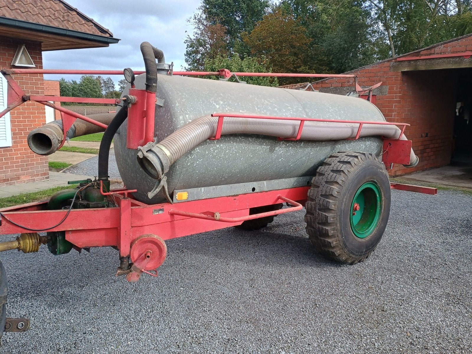 Mesttank Gerva +/-3500 liter., Ophalen