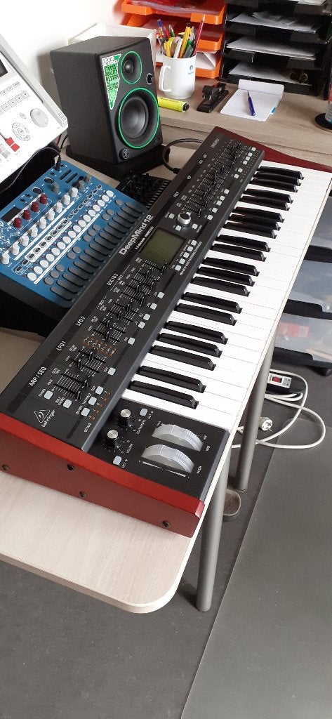 Behringer deepmind 12, Muziek en Instrumenten, Synthesizers, Zo goed als nieuw, Met midi-aansluiting, Ophalen, 49 toetsen