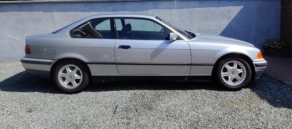 BMW 6 cylinder coupé oldtimer 320i E36, Autos, BMW, Particulier, Série 3, Air conditionné, Ordinateur de bord, Verrouillage central