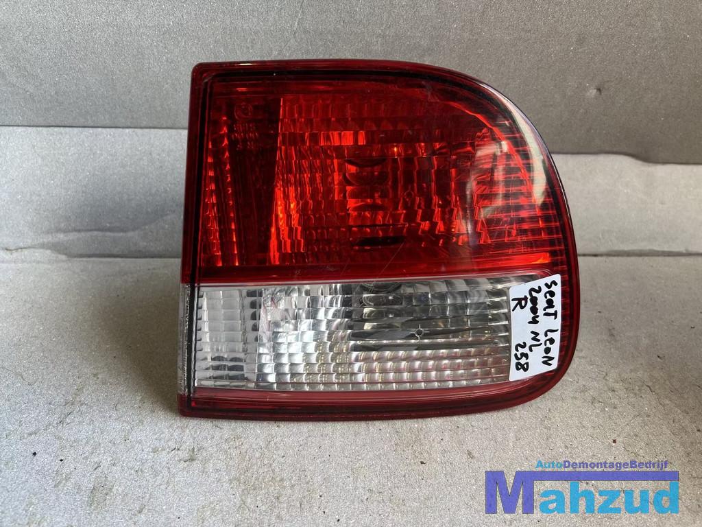 SEAT LEON Rechts binnen achterlicht 1999-2005, Gebruikt, Autovia A-2, Km 585 585
08760  Martorell, ES, SEAT S.A., Customercare@seat.es