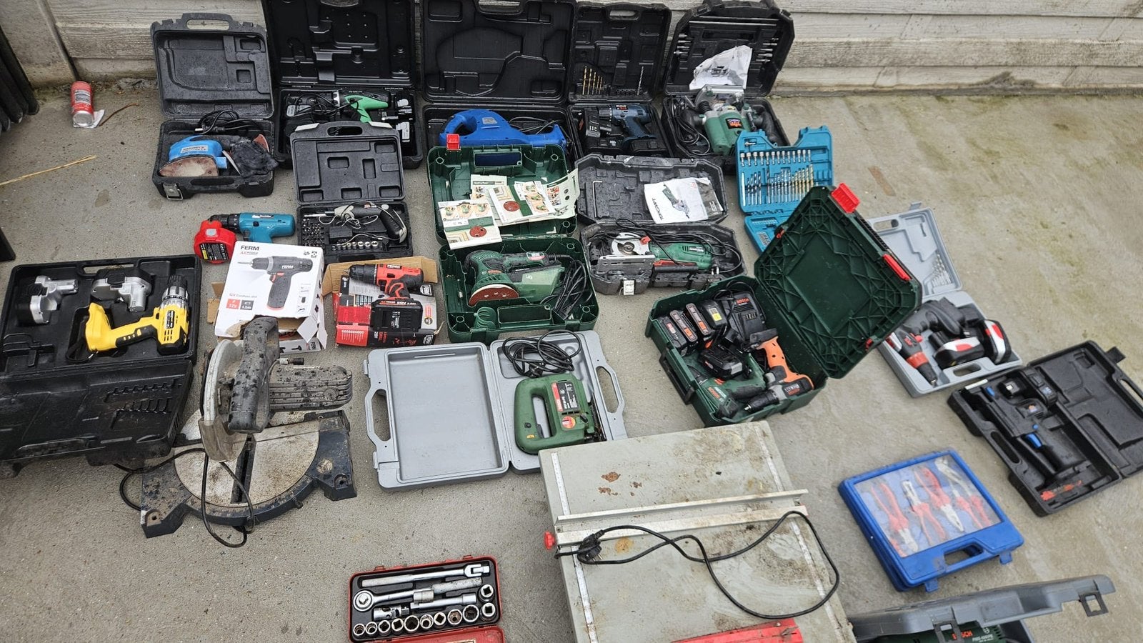 Grand lot d'outils électriques à vendre - vous p enchérir !, Bricolage & Construction, Enlèvement, Comme neuf