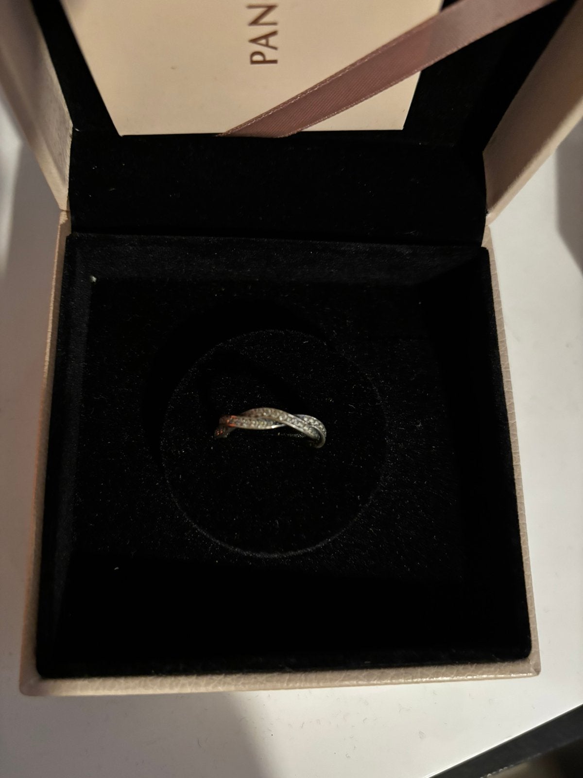 Bague tressée Pandora, Bijoux, Sacs & Beauté, Neuf, Enlèvement ou Envoi, Avec cristal, Femme