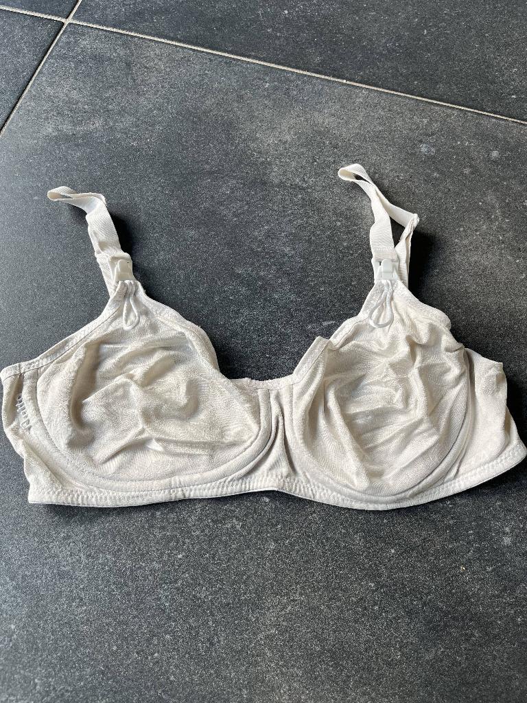 Borstvoedingsbeha maat 75C, Kleding | Dames, Zwangerschapskleding, Ophalen, Zo goed als nieuw, Wit, Lingerie of Zwemkleding
