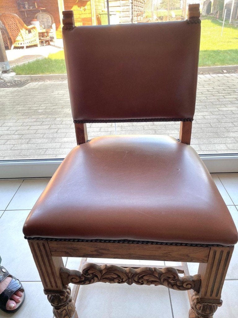 Eikenhouten kloosterstoelen, Ophalen