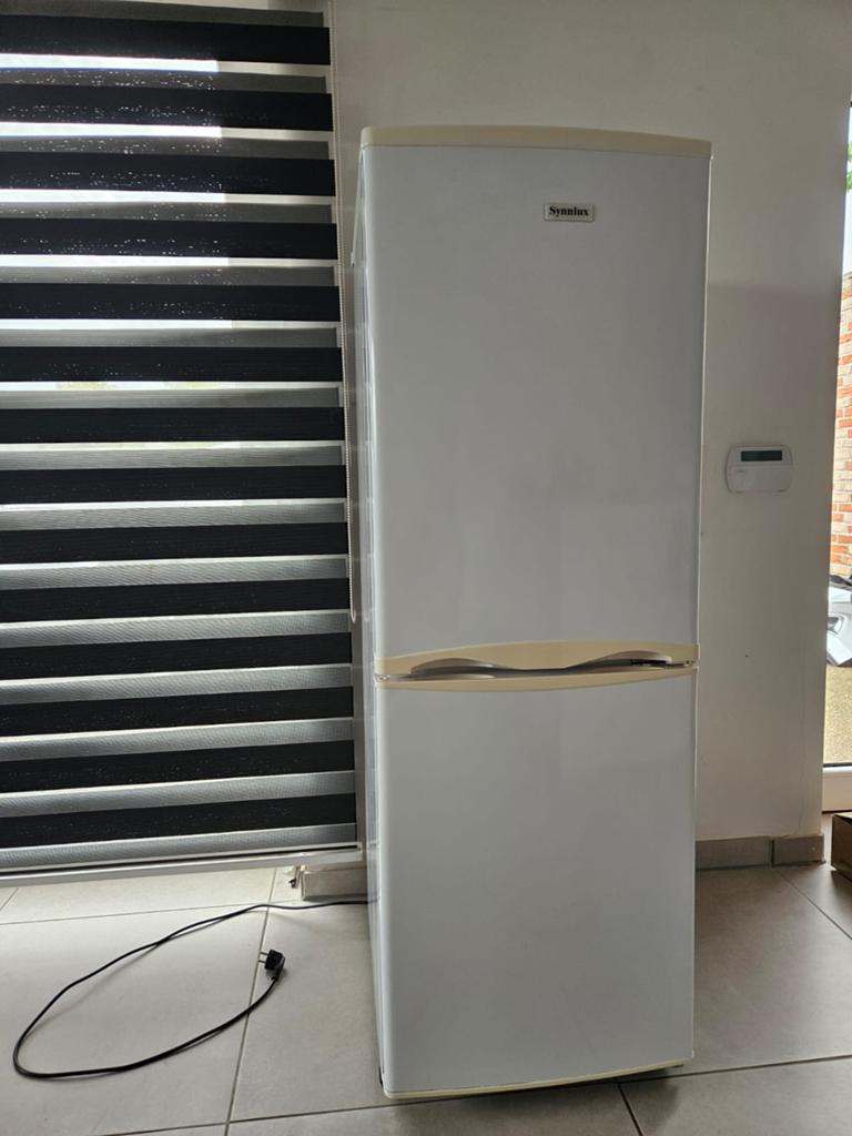 Synnlux Koelkast met Vriezer – Levering Mogelijk, Elektronische apparatuur, Ophalen of Verzenden, Zo goed als nieuw, Met vriesvak