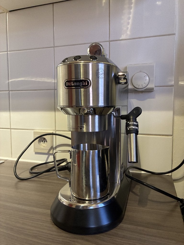 DeLonghi Dedica Style met accessoires, Elektronische apparatuur, Verzenden, Koffiemachine, Koffiebonen, Zo goed als nieuw