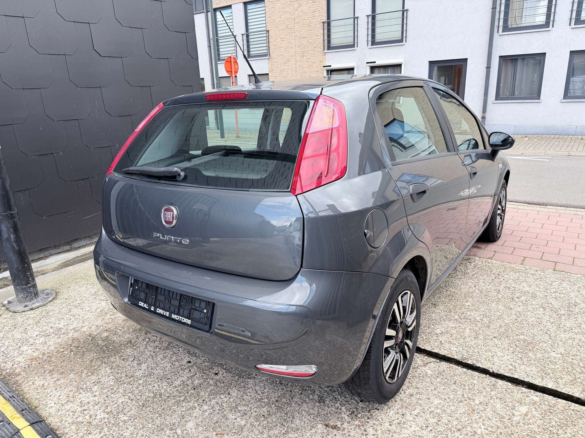 Fiat Punto 1.2 I EDITION POP, Auto's, Dealer onderhouden, Stof, 4 cilinders, https://public.car-pass.be/vhr/640b2b6d-add4-4332-80de-2f5a017eb854