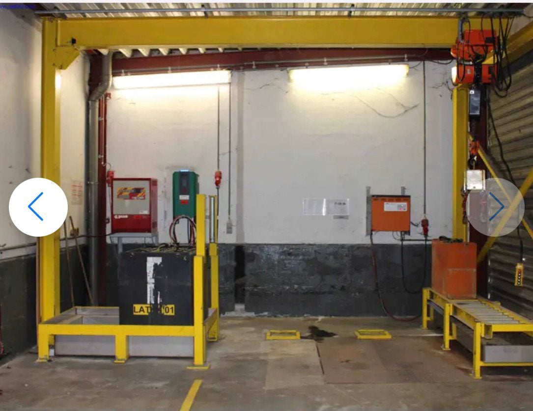 TE KOOP Hijstakel Lier met acculaadstation, Articles professionnels, Machines & Construction | Industrie & Technologie, Enlèvement