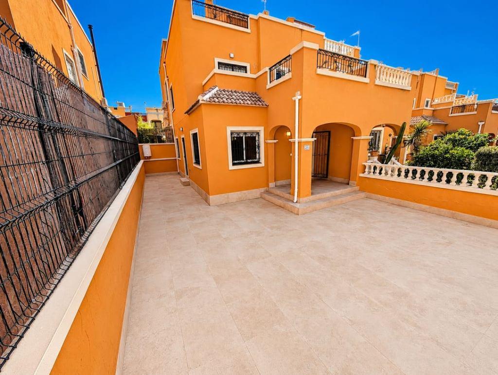 Gerenoveerde duplex hoekwoning op Orihuela Costa, Immo, Buitenland, Orihuela Costa, Spanje, Woonhuis, 3 kamers