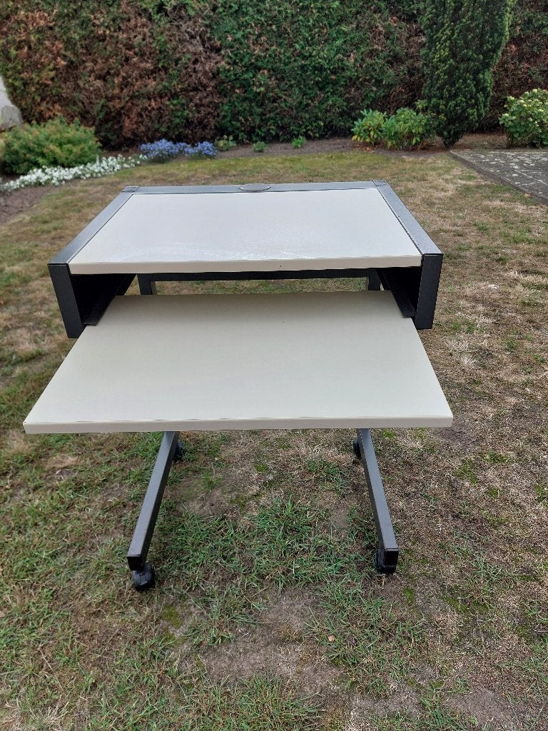 Klein bureau/ computertafeltje, Ophalen, Gebruikt, Metaal, Rechthoekig