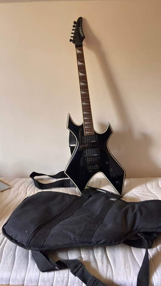 Samick elektrische gitaar – defecte bridge + draagtas, Musique & Instruments, Instruments à corde | Guitares | Électriques, Enlèvement