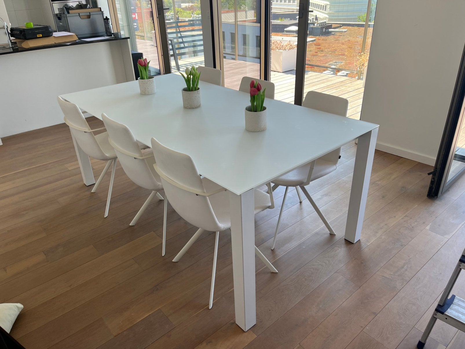 Design tafel met wit melkglas, 150 à 200 cm, Cinq personnes ou plus, Verre, Enlèvement