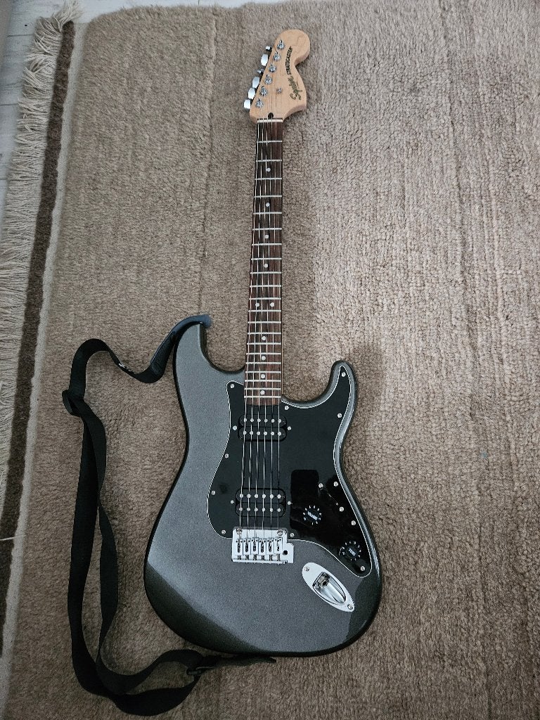 Elektrische gitaar (Squier by Fender), Enlèvement, Comme neuf, Solid body, Fender