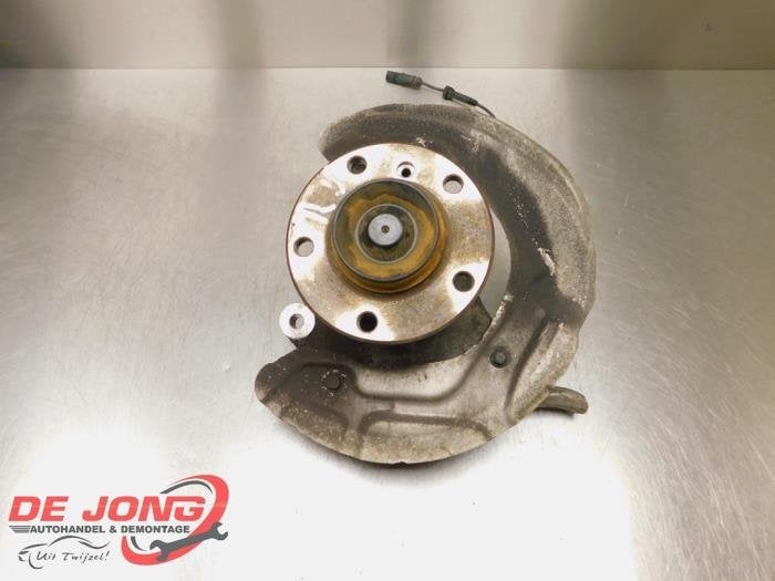 Fusee rechts-voor van een BMW 1-Serie, Gebruikt, -, -, Ophalen of Verzenden