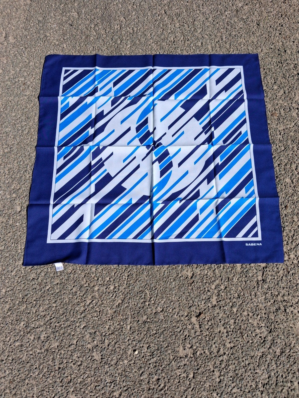 Foulard Sabena, Ophalen