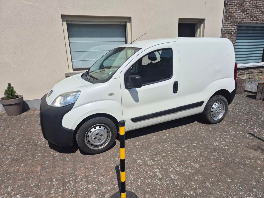Peugeot bipper 1.4i Benzine 125.000 km Bouwjaar 2010, Auto's, Bestelwagens en Lichte vracht, Voorwielaandrijving, 4 deurs, Stof