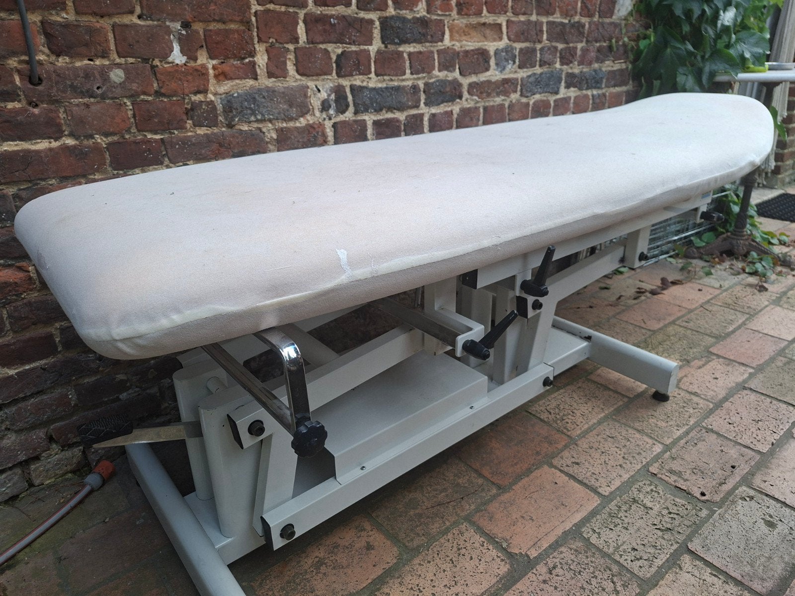 Massagetafel Rognoni vast mechanisch, Sport en Fitness, Massageproducten, Ophalen, Massagetafel