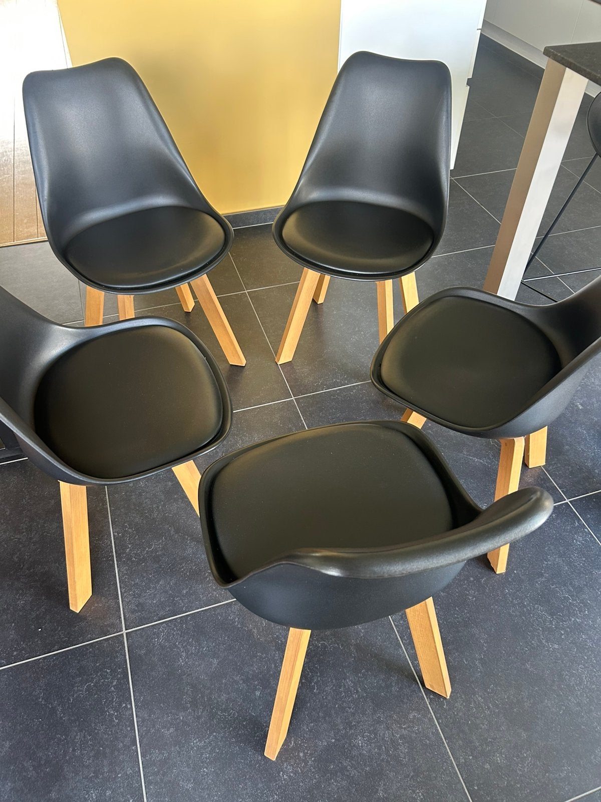 5 mooie praktische zwarte stoelen, Ophalen, Zo goed als nieuw