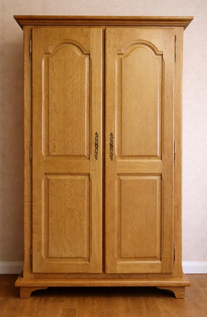 Élégante garde-robe en bois massif, Maison & Meubles, Armoires | Penderies & Garde-robes, Enlèvement