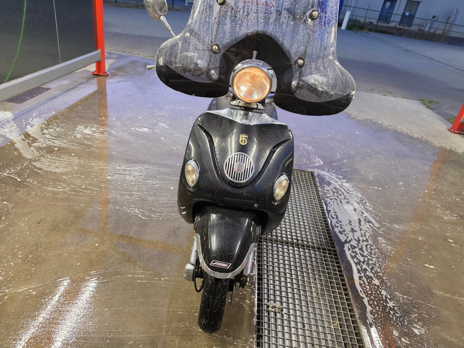BTC Legend snorscooter te koop !!

Retro model
4 takt € 300, Fietsen en Brommers, Ophalen