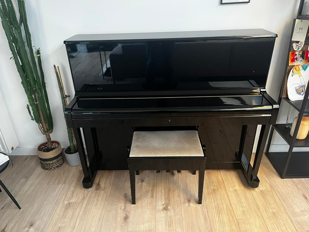 Piano Petrof – Zwart gepolijst – Goede staat, Brillant, Comme neuf, Enlèvement, Piano